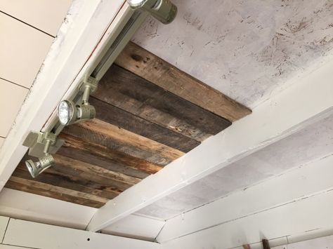 Pallet Wood Ceilings Pallet Wood Ceiling Ideas, Reclaimed Wood Ceiling Ideas, Pallet Wood Ceiling, Painted Wood Ceiling, Barn Wood Ceiling, Ceiling Chair, Reclaimed Wood Ceiling, Hallway Ceiling, Pallet Ceiling