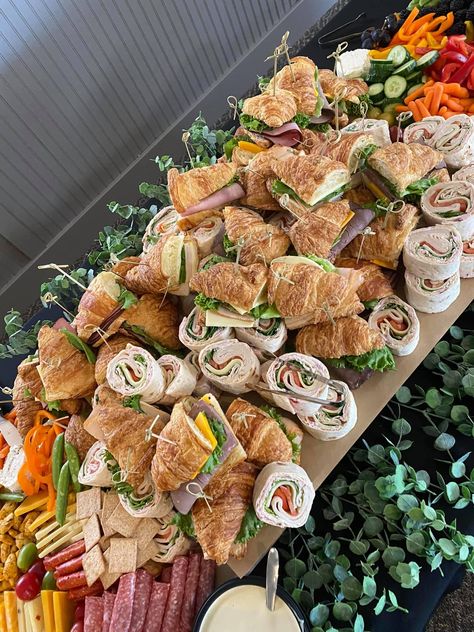 Pool Party Catering Ideas, Cold Food Platters, Wedding Lunch Buffet Ideas, Sandwich Charcuterie Table, Charcuterie Sandwich Table, Easter Lunch Buffet, Spring Buffet Food, Cold Catering Ideas, Sandwich Table Ideas Parties Food