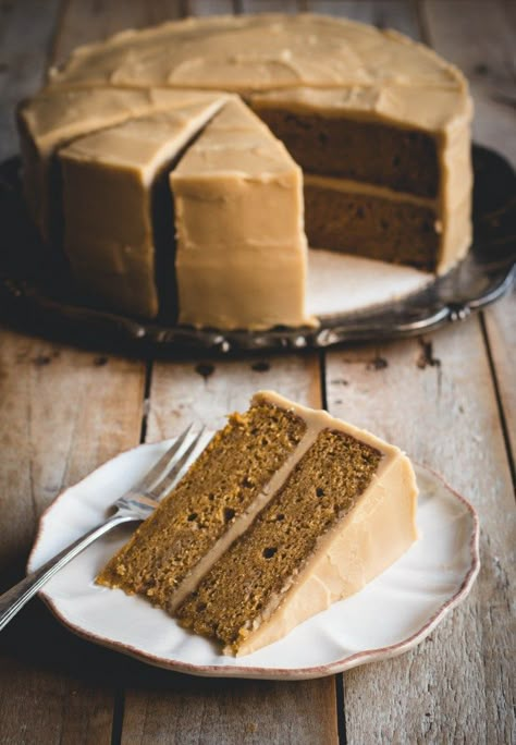 Brown Butter Pumpkin Spice Cake Pumpkin Butter Chai Cake, Brown Butter Pumpkin Cake, Penuche Frosting, Pumpkin Sweets, Spice Cakes, Pumpkin Cakes, Apple Cakes, Sugar Frosting, Pumpkin Desserts