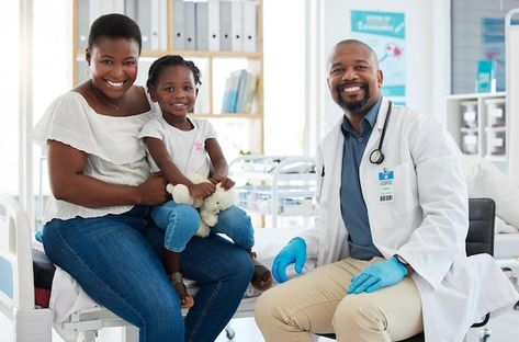 Black people consulting pediatrician fam... | Premium Photo #Freepik #photo #children-health #family-doctor #children-hospital #happy-doctor Portrait Smile, Children Health, Family Doctor, Children Hospital, Healthy Advice, Family Doctors, Medical Help, Primary Care, Medical Care