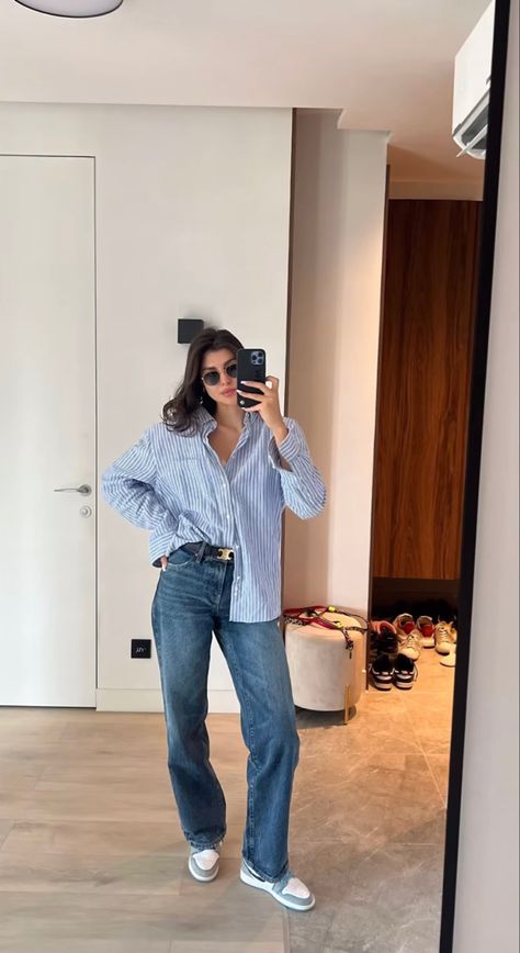 Spring Outfits College, Bangkok Outfit, Linen Pants Style, Kemeja Denim, Outfits With Striped Shirts, Stylish Outfits Casual, Korean Outfit Street Styles, Winter Fashion Outfits Casual, Casual Outfit Inspiration