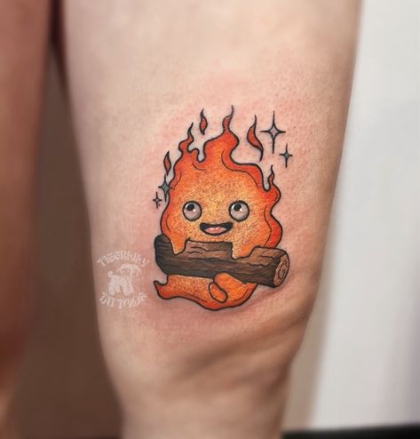 cute little calcifer for hunter! thank you for getting this awesome piece 🫶 * * @thesolidink @masttattoo.official @luckysupplyusa @blackclaw @dynamiccolor * * * * #art #artist #tattooartist #lasvegas #vegas #tattooer #tattoo #tattoos #ink #inked #traditional #traditionaltattoo #americantraditional #pussykattattoo #pkt #vegasartist #femaletattooer #blackclaw #cutetattoos #girlytattoos #femininetattoos #calcifer #howlsmovingcastle #studioghibli #calcifertattoo #anime #animetattoo #studiog... Studio Ghibli Calcifer, Ghibli Calcifer, Calcifer Tattoo, Ghibli Tattoos, 2024 Tattoo, Studio Ghibli Tattoo, Black Claws, Ghibli Tattoo, Girly Tattoos