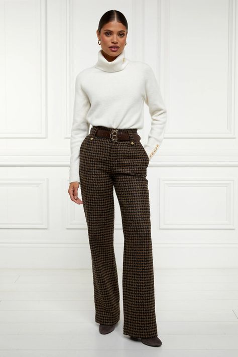 Holland Cooper | High Waisted Chocolate Houndstooth Straight Trouser | Autumn • Winter Fashion Brown Trousers Outfit Women, Brown Trousers Outfit, Slacks Outfit, Tweed Outfit, Peg Trousers, Holland Cooper, Brown Trousers, Tailored Coat, Straight Trousers