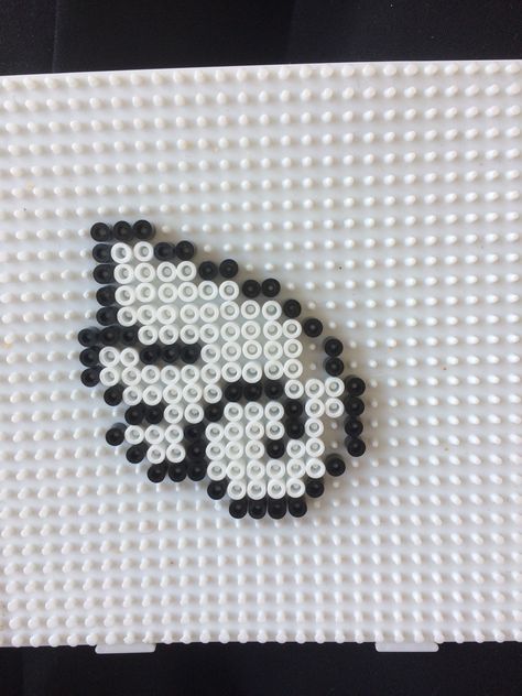 Pixel angel bead wing for shoes with shoelace Crochet Shoe Wings, Mini Hama Beads, Melt Beads, Diy Kandi, Beaded Angels, Beaded Shoes, Iron Beads, Melting Beads, Bead Ideas