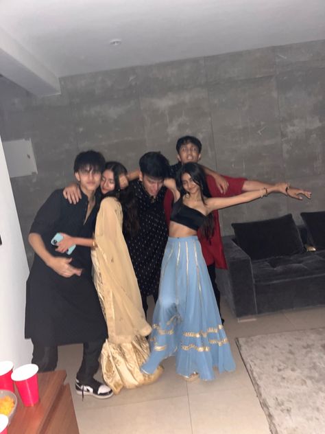 Diwali party pics pose with friends Diwali With Friends Aesthetic, Diwali Friends Photoshoot, Diwali Group Photo, Group Of Four Aesthetic, Aesthetic Diwali Pics, Aesthetic Diwali Pictures Poses, Diwali Outfits Aesthetic, Diwali Pics Aesthetic, Navratri Group Photo