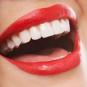 Whiten Teeth Naturally, Coconut Oil Teeth Whitening, Natural Teeth Whitening Diy, Natural Teeth Whitening Remedies, Teeth Whitening Homemade, Teeth Whitening Remedies, Beautiful Teeth, Teeth Whitening Diy, Teeth Whitening Toothpaste