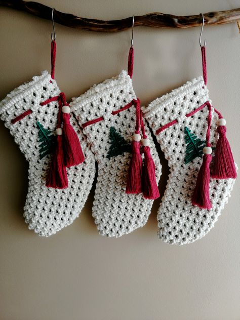 Christmas Decor Macrame, Macrame Christmas Decorations Diy, Macrame Stocking, Macrame Christmas Stocking, Macrame Christmas Decorations, Christmas Macrame, Boho Christmas Tree, Christmas Crochet Patterns Free, Bohemian Christmas