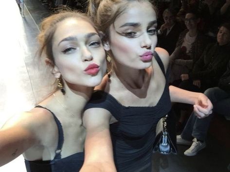 Models Backstage, Model Lifestyle, Taylor Hill, Model Inspo, Model Aesthetic, Milano Fashion Week, Miss Dior, Dolce E Gabbana, Models Off Duty