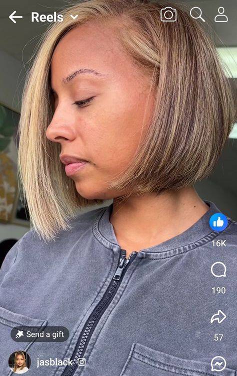 Blonde Bob Black Women Natural Hair, Bob Haircut With Highlights, Ash Blonde Bob Black Women, Blonde Highlights Bob, Short Sassy Hair, Hair Life, Short Hair Styles Pixie, Hair Crush, Baddie Hairstyles