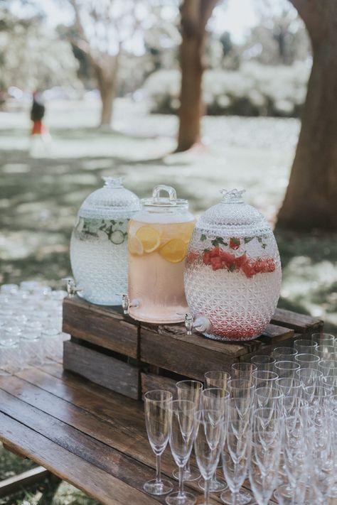 Wedding Water Station, Wedding Drink Table, Blue Bridal Shower Themes, Baby Shower Drink Station, Beverage Station Party, Drink Dispenser Stand, Drink Stations, Wedding Drink Station, Small Backyard Wedding