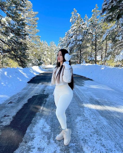 Snow Outfits For Women, Winter Inspo Outfits, Colorado Outfits, Professional Model, Latina Fashion Outfits, Looks Country, Winter Fashion Outfits Casual, Snow Outfit, Cold Outfits