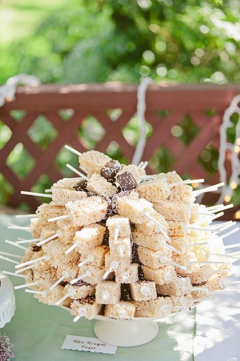 Looking for something fun for your Big Day? Check out these wedding dessert table ideas for a fun and delicious way to display your sweet treats! Tastemade Dessert, Diy Wedding Desserts, Candy Bar Decoracion, Wedding Dessert Ideas, Wedding Dessert Table Decor, Buffet Dessert, Wedding Favor Table, Dessert Bar Wedding, Wedding Treats