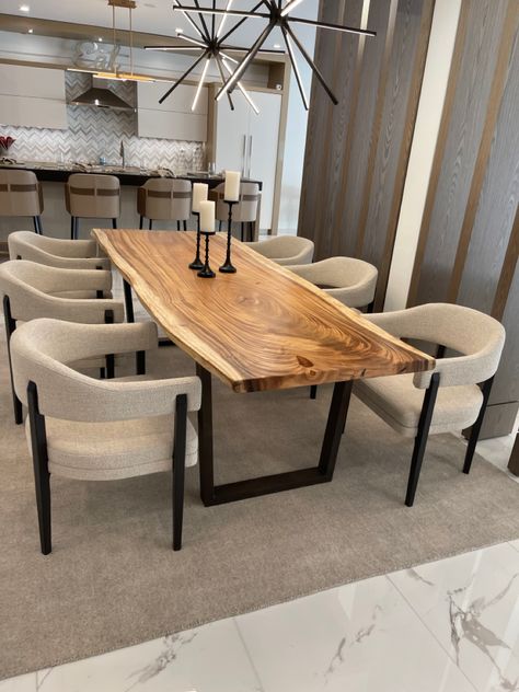 Live Edge Kitchen Table And Chairs, Wood Kitchen Table Modern, Live Edge Table And Chairs, Dinning Room Table Lighting Ideas, Live Edge Dining Table Chairs, Wood Dinner Table Modern, Live Edge Dining Table Modern, Raw Wood Dining Table, Dining Room Wood Table