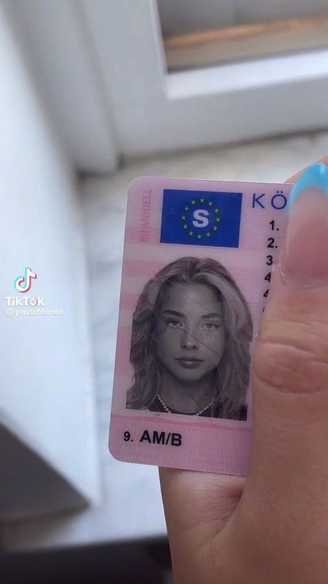 Aesthetic License Photo, Driving License Picture Aesthetic, Id License Picture, Cute Driver License Pictures, Drivers Permit Picture, Car Licence Aesthetic, Getting Driving License Aesthetic, Good License Photo, Drivers Test Aesthetic