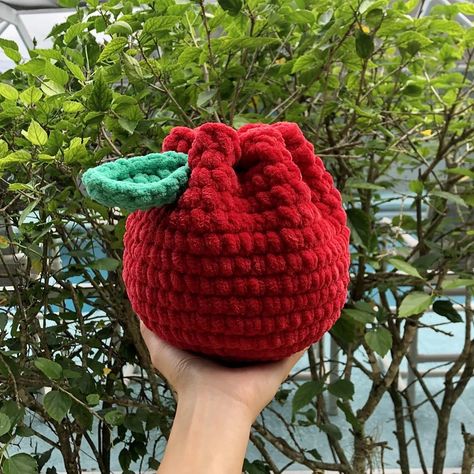 Apple purse
Apple pouch 
Apple bag
Crochet bag
Crochet pouch 
Crochet bag Fruit Crochet Bag, Fruit Crochet, Shoulder Bag Crochet, Tote Bag Crochet, Crochet Fruit, Crochet Bag Pattern Free, Crochet Shoulder Bag, Crochet Pouch, Diy Vetement