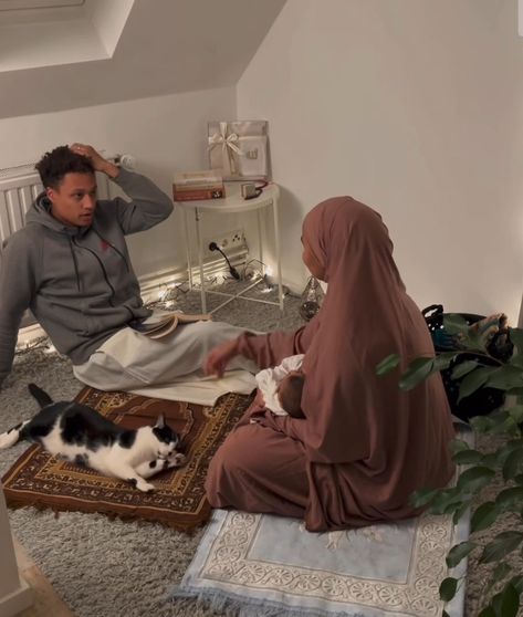 Halal Couple Aesthetic, Couple Goal Muslims, Black Muslim Couples, Aesthetic Muslim Couple, Arab And Black Couple, Muslim Couples Aesthetic, Ramadan Couple, Muslim Relationship, Muslim Romance