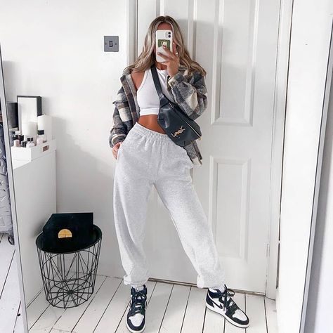 Pastel Outfit, Tomboy Style Outfits, Trendy Fall Outfits, Looks Street Style, Streetwear Fashion Women, Sporty Outfits, Looks Style, Mode Inspiration, Streetwear Outfit