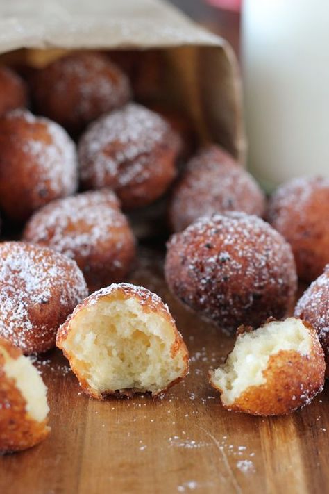 Ponchiki - Russian Donuts-1-8 Russian Dishes, Russian Desserts, Ukrainian Recipes, European Food, Russian Recipes, Donut Recipes, Beignets, Fruit Desserts, International Recipes