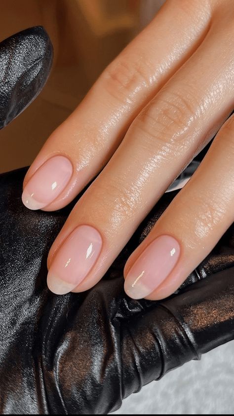 The "Naked" French Manicure Will Make You Look Expensive Summer Nail Color, Best Summer Nail Color, Natural Nails Manicure, Gel French Manicure, Nail Color Trends, French Manicure Nails, Minimal Nails, Look Expensive, Trends For 2024