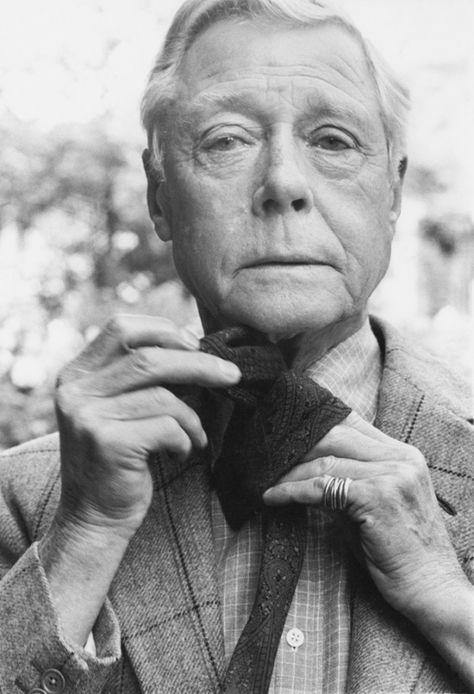 The seven rules of tying a tie | The Duke of Windsor – aka King Edward VIII – tying a tie Edward Windsor, Duke Of Windsor, Remain Silent, Mike Williams, Wallis Simpson, Edward Viii, Hawes And Curtis, Why Do Men, King Edward