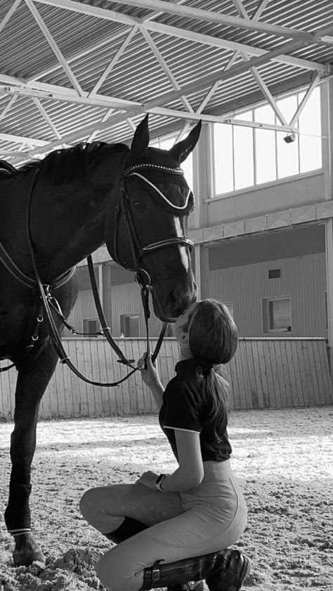 Horseback Riding Outfit, Aesthetic Equestrian, Riding Outfit Equestrian, Equestrian Photoshoot, Horsey Life, Horse Riding Aesthetic, Horse And Human, Equestrian Aesthetic, Cute Horse Pictures