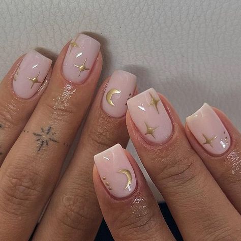 1,824 likes, 9 comments - 𝐦𝐞𝐥𝐢𝐬𝐬𝐚 (@mel.loves.nails) on Instagram on November 15, 2022: "✨🌙 cuties #starnails #foilnails #moonnails #simplenaildesign #biabnails #foilnailart #gold..." November Biab Nails, Gel Builder Nails Design Short, Short Biab Nails Autumn, Short Nails Inspiration Autumn, Acrylic Nails With Gold Design, Short Biab Nail Designs Autumn, Biab Nail Design Autumn, November Nail Ideas Short Simple, Simple Biab Nail Art