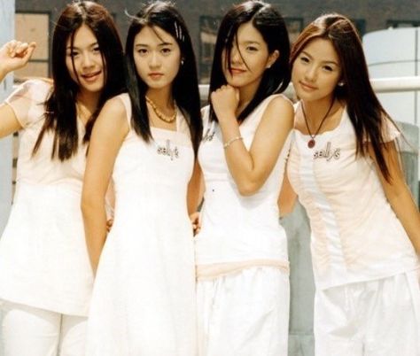 Fin Kl Kpop, 2000s Kpop, 90s Kpop, Korean Pop Group, Japanese Aesthetic, Music Fashion, Korean Pop, Divine Feminine, Kpop Girl Groups