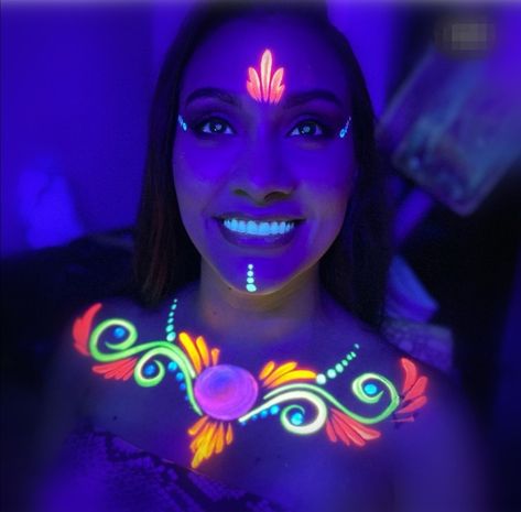 Uv Face Paint Ideas Simple, Pintura Facial Neon, Glow Face Paint, Black Light Makeup, Uv Face Paint, Neon Face Paint, Uv Makeup, Festival Face Paint, Uv Painting