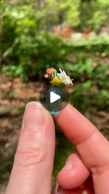 Anna on Instagram: "I had fun searching for tiny flowers to add to my bouquet. In the end, I put it in a tiny canning jar. It’s perfect! 
#Dollhouse #Miniatures #Dollhouseminiaturefood #CanningJar #jar #tiny #Minifun #Minifood #MiniKitchen #MiniatureFlower #MiniPlant #miniatureplant" Tiny Jars, Canning Jar, Miniature Plants, Mini Plants, Mini Kitchen, Mini Foods, Canning Jars, Tiny Flowers, Miniature Food