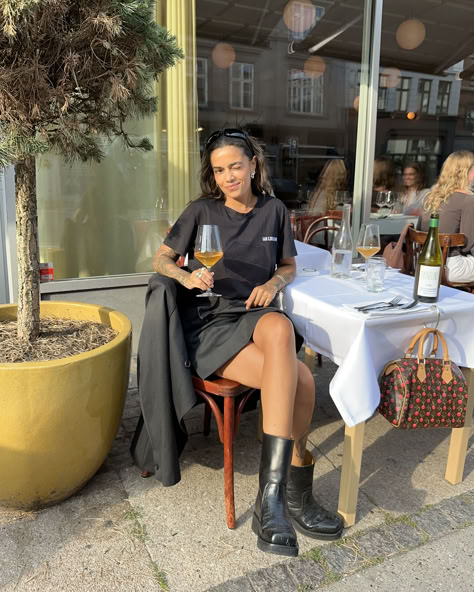 📍Place to visit: AMORE bar
📌Save the Pin with recommendations by local influencer Naomi Anwer and take a closer look at the unique aesthetic of Copenhagen lifestyles. Copenhagen Influencers, Copenhagen City And Style, Naomi Anwer, Thirty Flirty And Thriving, Copenhagen City, Wearing All Black, Chill Fits, Wardrobe Update, Place To Visit