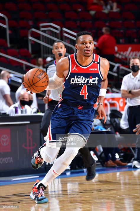 News Photo : Russell Westbrook of the Washington Wizards... Russell Westbrook Wizards, Hoop Aesthetic, Westbrook Wallpapers, Russel Westbrook, Nba Basket, Male Reference, Nba Stephen Curry, Toyota Center, Basketball Highlights