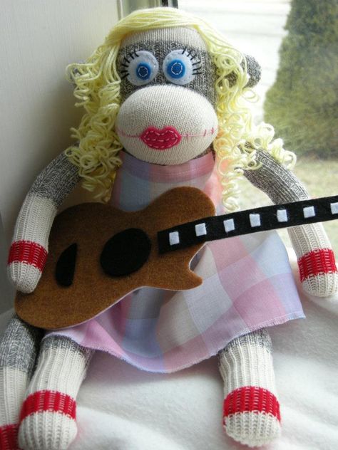 Custom Made 'Taylor Swift' Sock Monkey  Made by Cherie at www.munkybuns.com    A great birthday gift for my niece who is a sock monkey addict and LOVES Taylor Swift.  Can't wait until she sees it!!! Sock Monkey Dolls, Sock Monkey Birthday, Sock Monkeys, My Niece, Sock Monkey, Great Birthday Gifts, Monkeys, Singers, Taylor Swift