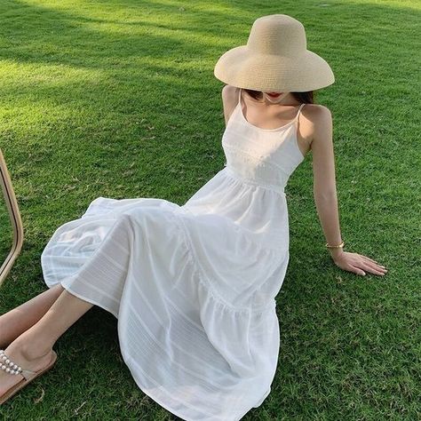 Dress Outfits Casual, Summer Dress Outfits Casual, White Dress Outfit, Korean Summer Outfits, 2020 Runway, Boho Style Outfits, Casual White Dress, Long White Dress, Korean Casual