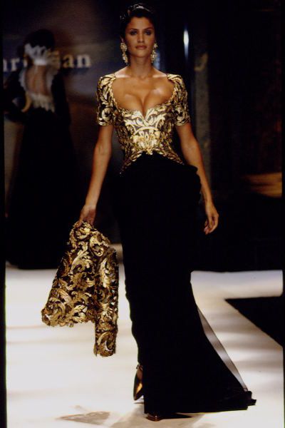 1993 Christian Dior Haute Couture 00s Mode, 90s Runway Fashion, Runway Fashion Couture, Christian Dior Haute Couture, Helena Christensen, Dior Haute Couture, Gianfranco Ferre, 1990s Fashion, Dior Fashion