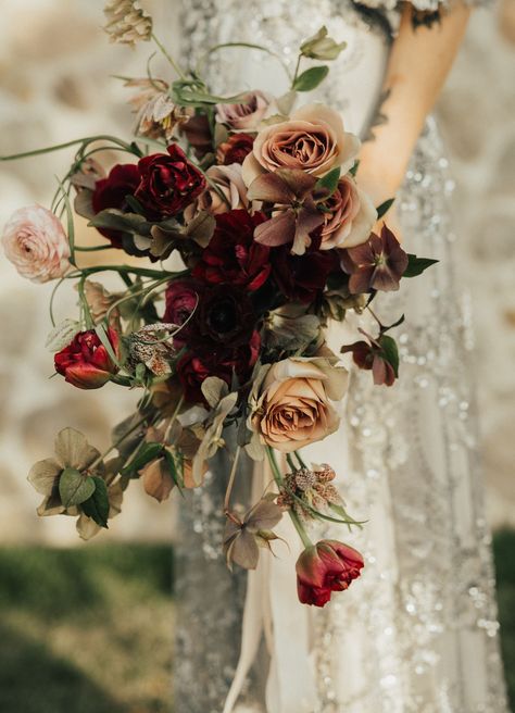 Antique Rose Bouquet, Antique Bouquet, Wedding Ideas On A Budget, Fall Wedding Ideas, Fall Wedding Flowers, Antique Wedding, Bouquet Design, Fall Wedding Colors, Green Wedding Shoes