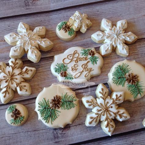 Pine cone and snowflake cookies Cookies Logo, Fall Decorated Cookies, Christmas Cutout Cookies, Christmas Sugar Cookies Decorated, Christmas Dessert Table, Flooding Cookies, Crazy Cookies, Sugar Cookie Royal Icing, Winter Cookie