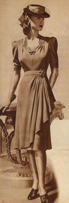 1940’s Trends: Padded (larger) shoulders with a high waist, A-line skirts to the knee, high waisted, wide leg pants, put together and cheerful ensembles, bright red lips, hourglass figure. 40s Mode, Fashion 60s, Wrap Skirt Pattern, Fashion 1940s, Vintage Fashion 1950s, Look Retro, 40s Fashion, Retro Mode, 1930s Fashion