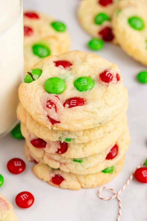 Cake Mix Christmas Cookies - My Rad Kitchen Cake Mix Christmas Cookies, Christmas Sweets And Treats, Christmas Desert, Whipped Shortbread Cookies, Cookie Exchange Recipes, Velvet Cookies, Angel Food Cake Mix Recipes, Ginger Molasses Cookies, Christmas Baking Recipes