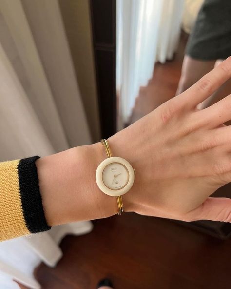 Womens Gucci Watch, Gucci Watches Women, Gucci Watch Women Vintage, Simple Watches Women, Gucci Watch Women, Gucci Watches, Watches Women Simple, Fancy Watches, Gucci Watch