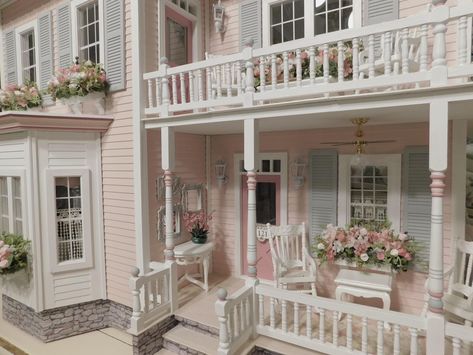 Pink And White House Exterior, Angelcore House, Bloxburg Elegant House, Shabby Chic House Exterior, Coquette Houses, Cute Aesthetic House, Frenchrxses Bloxburg, Coquette Bloxburg House, Cute House Design