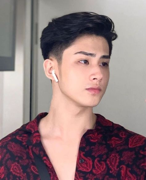 Sunset Serenade: Hairstyles That Capture the Radiance of Dusk Korea Men Haircut, Hairstyle Pria Undercut, 2 Block Haircut Men Short, 2 Block Haircut Men, Short Hair Asian Men, Renz Kieser, Boys Haircut Ideas, Korean Haircut Men, Boyfriend Haircut