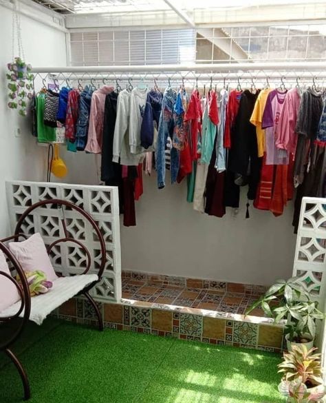 Outdoor Laundry Rooms, Outdoor Laundry, Laundry Room Layouts, Modern Living Room Design, Clothes Hanging, Tables Kitchen, Laundry Area, Tables Diy, Kitchen Diy