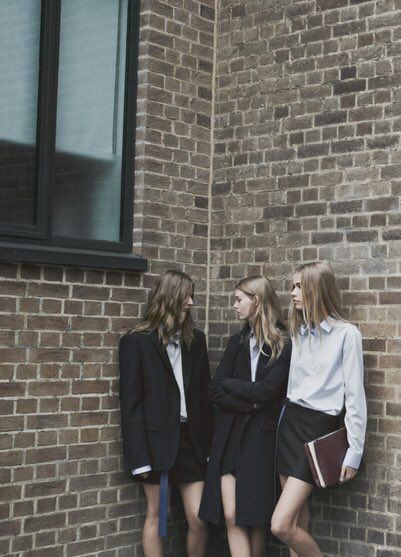 𝒸𝒽𝒶𝓇𝓁𝒾𝑒’𝓈 𝒶𝓃𝑔𝑒𝓁 on Twitter: "im such a fool for being so obsessed with private school aesthetics… " Academia Outfit Inspiration, Private School Uniforms, Boarding School Aesthetic, School Aesthetics, Inspiration Designs, Dark Acadamia, Dark Academia Outfit, Slytherin Aesthetic, School Aesthetic