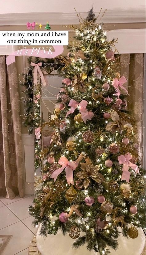 Christmas Tree With Pink Ribbon, Pink Aesthetic Christmas Tree, Love Shack Fancy Christmas Tree, Pink Decorated Christmas Tree, Coquette Christmas Tree, Pinkmas Tree, Christmas Room Aesthetic, Christmas Pink Tree, Pink Gold Christmas