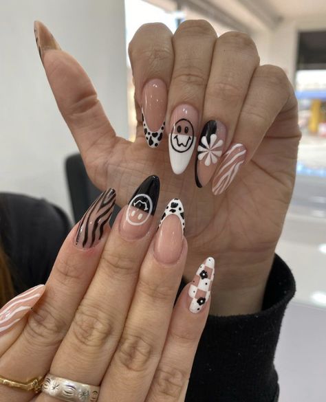 Hair Stylist Nails, Creative Almond Nails, Short Hard Gel Nails Design, Tgcf Nails, Feminist Nail Art, Alternative Nail Ideas, Skater Nails, Almond Halloween Nail Designs, Weird Nail Ideas