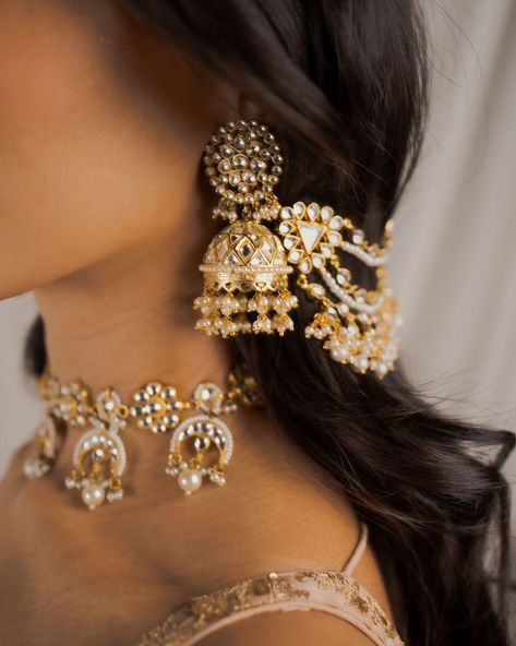 RJS&Company Ltd. on Instagram: “Safe to say we’ve perfected the art of a dramatic look in a minimalist fashion ✨ Pair our MEHR Earrings with our DRAMA MAMA Saharey for…” Bridal Jewelry Sets Brides, Indian Bridal Jewelry, Silver Jewelry Accessories, Neck Pieces Jewelry, Royalty Aesthetic, Headband Jewelry, Jewelry Set Design, Indian Jewellery Design Earrings, Traditional Earrings