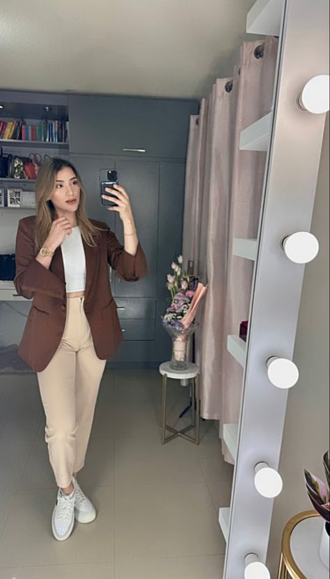 Outfit Bohemio, Blazer Cafe, Outfit Trabajo, Outfits Uni, Formal Blazer, Outfit Mujer, Blazer Outfits, New Beginnings, Semi Formal