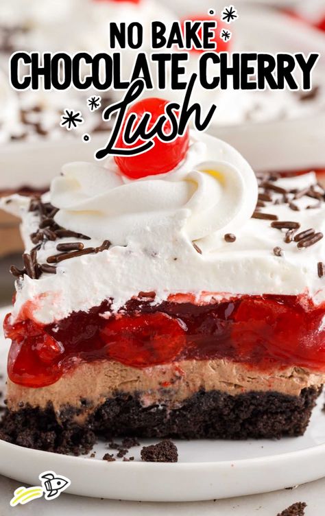 Chocolate Cherry Lush No-Bake - Naves Espaciais e Raios Laser Cheesecake Oreo Crust, Classic Cherry Delight, Dessert Lasagnas, Cherry Lush, Chocolate Cherry Pie, Lush Cake, Lush Recipes, Homemade Cherry Pies, Cheesecake Oreo