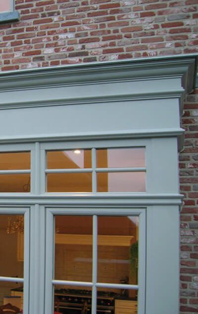 Exterior Moulding Ideas, Box Window Design Exterior, Exterior Window Trim Ideas On Brick, Window Colours Ideas Exterior, Exterior Trim Ideas, Sunroom Exterior, Exterior Window Molding, Exterior Moulding, Exterior Window Trim