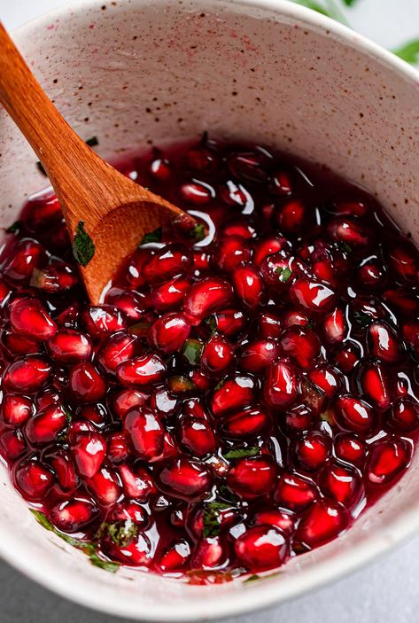 Pomegranate Recipes Healthy, Recipes With Pomegranate, Garlic Burgers, Pomegranate Dessert, Pomegranate Seeds Recipe, Butter Zucchini, Grapefruit Recipes, Pomegranate Sauce, Steak Bites Recipe